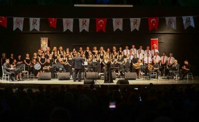 Bornova’da yaza coşkulu merhaba: Ayfer Feray’da müzik ziyafeti