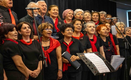Bornova’nın çınarları diplomalarını aldı