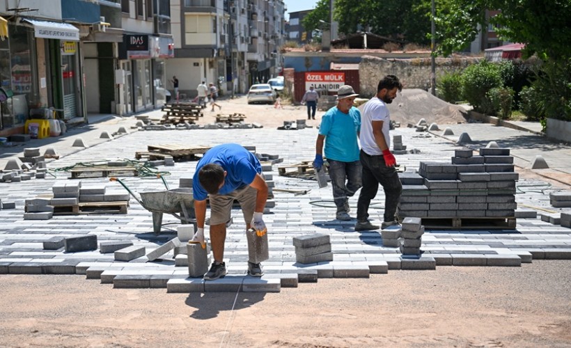 Bornova’nın kalbi yeniden doğuyor! Tarihi Çarşı’da estetik dönüşüm başladı