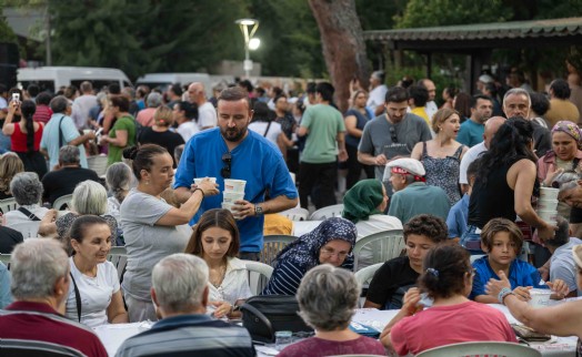 Büyükpark’ta 3500 kişilik aşure lokması paylaşıldı