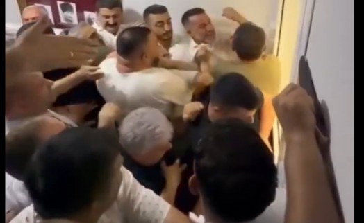 CHP İzmir'de şok görüntüler... İl Başkanvekili Aydın yumruklandı