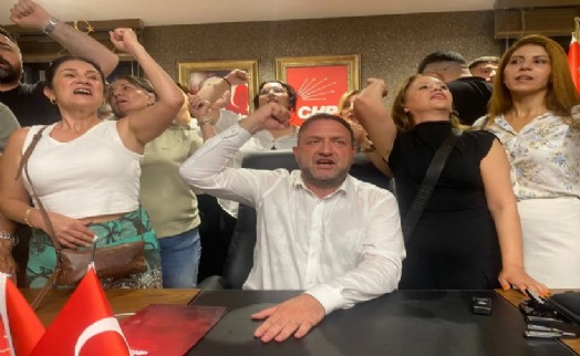 CHP İzmir'de tansiyon yükseldi: Utku Gümrükçü il binasında!
