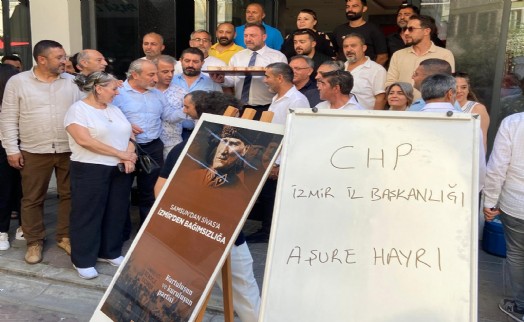 CHP İzmir il binası önünde aşure bereketi