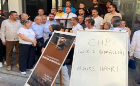 CHP İzmir il binası önünde aşure bereketi