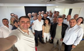 CHP İzmir’de kritik süreç: MYK ile eş zamanlı toplantı! İlçe başkanları istifa mı edecek?