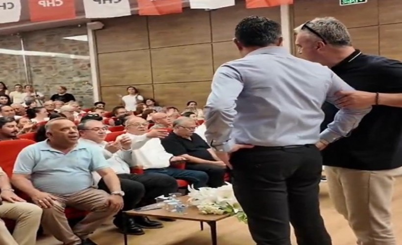 CHP'li belediye başkanı eşiyle salonu terk etti!