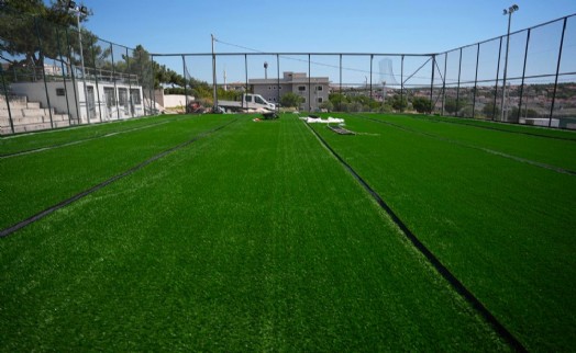 Çeşme Belediyesi'nden park ve spor alanlarında kapsamlı yenileme
