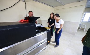 Efes Selçuk’ta yemek artıkları can dostlar için mamaya dönüşüyor