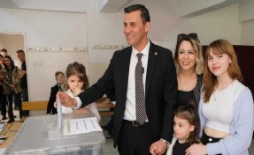Ferdi Zeyrek'in kızı sessizliğini zehir zemberek sözlerle bozdu! Çirkin karikatürü çizen butlancı çıkmıştı