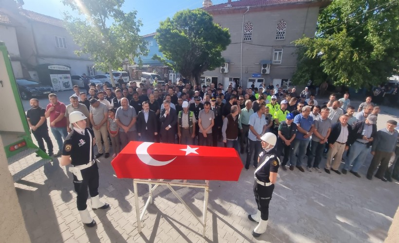 Görev başında hayatını kaybeden polis memuru toprağa verildi
