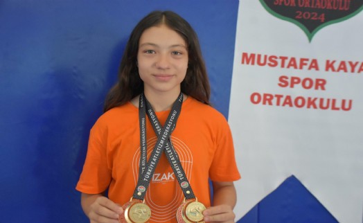 İki saliseyle kaçırdığı şampiyonluğu, bu kez çifte altın madalyayla taçlandırdı
