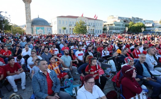 İzmir Valiliği duyurdu: YKS nedeniyle meydanlarda maç yayını olmayacak