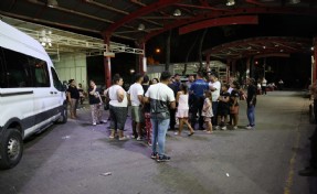 İzmir'de evde çıkan kavgada 9 yerinden bıçaklanarak ağır yaralandı