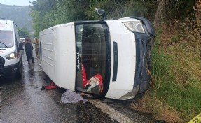 İzmir'de işçi servisi devrildi; 1 ölü, 1'i ağır 10 yaralı
