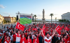 İzmir'de milli maç heyecanı: Dev ekranlar kurulacak