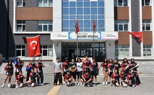 İzmir'deki 500 mevcutlu ortaokulda 200 öğrencinin sporcu lisansı var