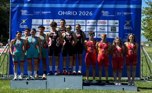 İzmir'e Balkan Triatlon Şampiyonası'nda gümüş madalya
