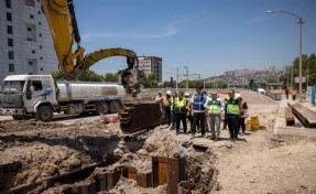 İzmir’de 3 milyar liralık alt yapı dönüşümü sürüyor