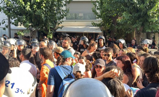 İzmir’de 'Onur Yürüyüşü' kapsamında toplanan gruba müdahale: 36 gözaltı