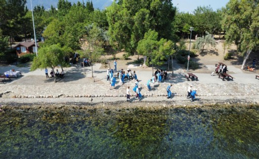 İzmir’de ortak yaşam alanlarında örnek dayanışma