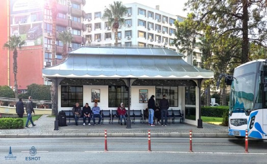 İzmir’in kimliğini yansıtan simgesel durak
