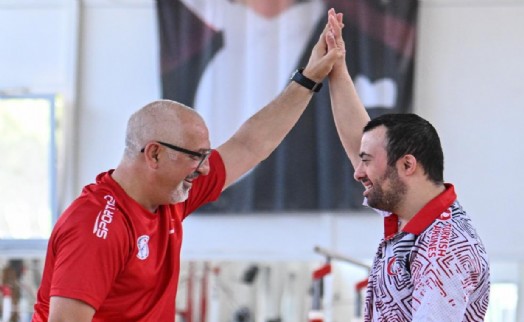 İzmirli özel sporcu Öztürk’ten tarihi başarı