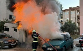 Karavandaki yangın, otomobile de sıçradı