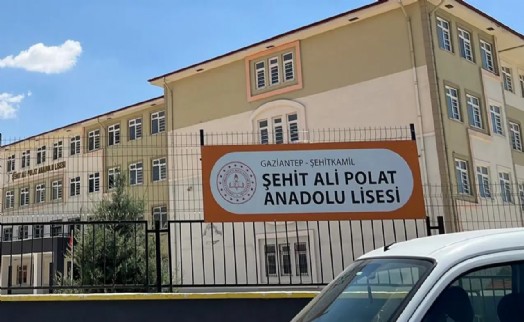 Karne günü kan aktı: Parkta bıçaklanan lise öğrencisi ağır yaralandı!