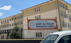 Karne günü kan aktı: Parkta bıçaklanan lise öğrencisi ağır yaralandı!