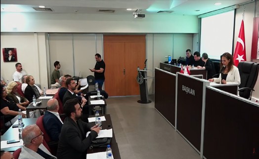Karşıyaka Meclisi’nde Başkan Ünsal’a SDT yetkisi! Şirket devirleri komisyona geri döndü