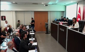 Karşıyaka Meclisi’nde Başkan Ünsal’a SDT yetkisi! Şirket devirleri komisyona geri döndü