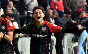 Karşıyaka'da Adem'in bonservisi gecikti