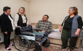Karşıyaka’da mavi kapak seferberliği: 1 ton kapak toplandı, 3 tekerlekli sandalyeye ulaşıldı