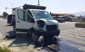 Kask takmayan kardeşler ağır yaralı