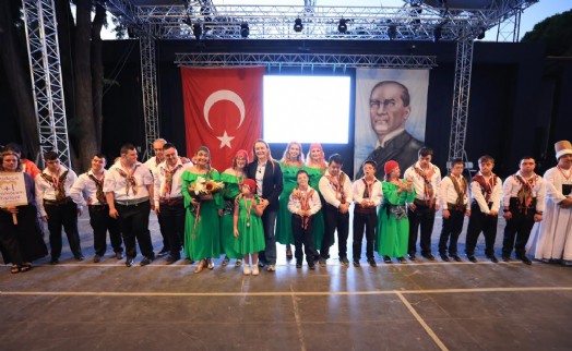 Konak’ın Halk Oyunları Şenliği 20. yıl gururu yaşattı