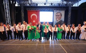 Konak’ın Halk Oyunları Şenliği 20. yıl gururu yaşattı