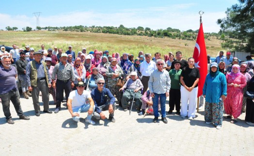 Manisa'da köylülerden 'mezarlık' eylemi