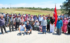Manisa'da köylülerden 'mezarlık' eylemi