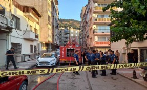 Manisa’da apartman yangını! 3 itfaiye eri yaralandı, 4 kedi can verdi