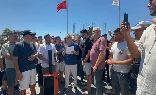 Marmaris'te çarşı esnafı, belediyeyi protesto etti