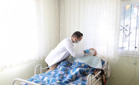 Menderes'te evde bakım hizmeti kesintisiz sürüyor