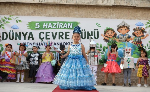 Menderes’te öğrencilerden duyarlı defile