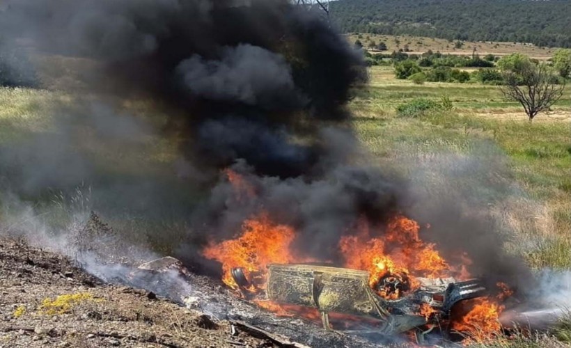 Menfeze çarpıp takla atan otomobil alev topuna döndü: 1'i ağır 5 yaralı!