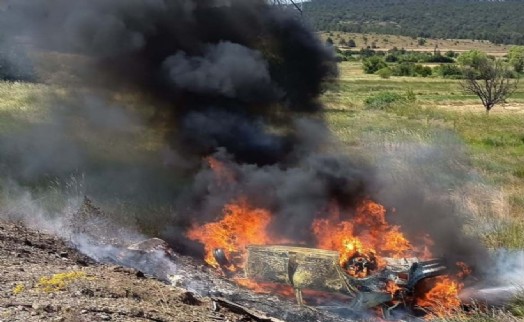Menfeze çarpıp takla atan otomobil alev topuna döndü: 1'i ağır 5 yaralı!