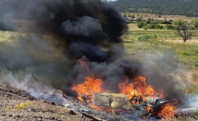 Menfeze çarpıp takla atan otomobil alev topuna döndü: 1'i ağır 5 yaralı!