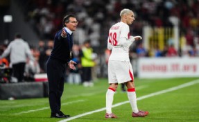 Montella bildiğini okuyama devam ediyor: İlk 11'de yine santrafor yok!