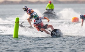 Motosurf heyecanı Çeşme'de başlıyor