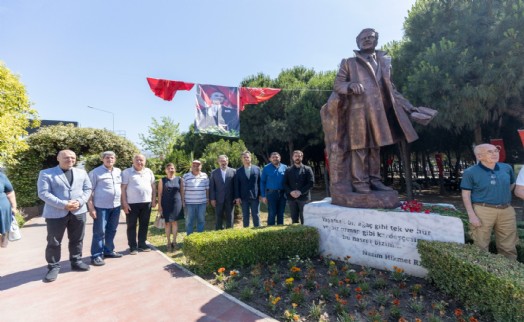 Nazım Hikmet Karşıyaka’da şiirleriyle anıldı