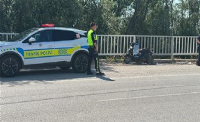 Otomobille çarpışan motosikletin sürücüsü ağır yaralandı