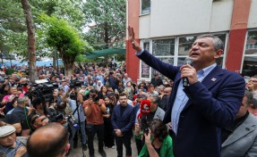 Özel'in Burdur ziyareti de mitinge dönüştü: 'İktidar olarak gelip bu banka bir daha çıkacağım'